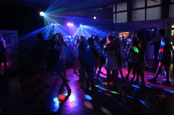 (ديسكو) يزاول العمل رغم قرار بإغلاقه