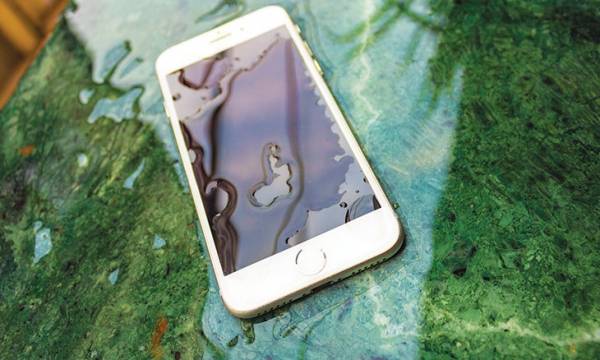 امرأة تكتشف ميزة غير معلنة في هواتف “آيفون”