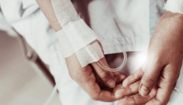 زوج مهمل يتسبب بموت مروع لزوجته.. ورعب يصيب المسعفين