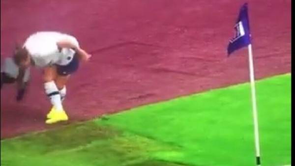 شاهد بالفيديو ....هذه اللاعبه حصلت على تصنيف اسوأ منفذة لضربة ركنية