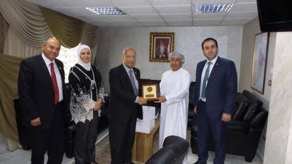الملحق الثقافي العماني يستقبل وفدًا من جامعة البترا