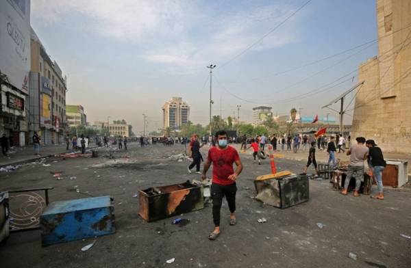 إقالة ألف موظف حكومي بالعراق بتهم تتعلق بالاختلاس