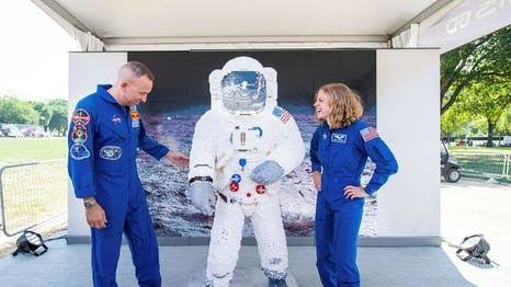 ناسا تستعد لرحلة فضائية نسائية