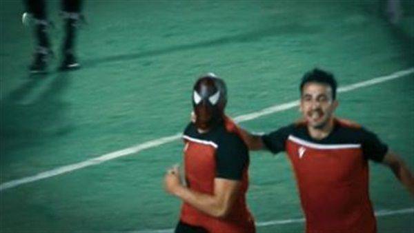 شاهد بالفيديو : لاعب مصري يثير الجدل باحتفاله.. ماذا فعل؟