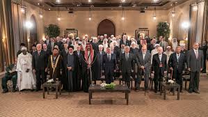 الملك يكرم قيادات مشاركة في المؤتمر العام لمؤسسة آل البيت (صور)