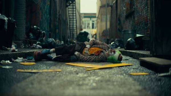 الجوكر يثير جدلا واسعا منذ بداية عرضه بسبب العنف المفرط