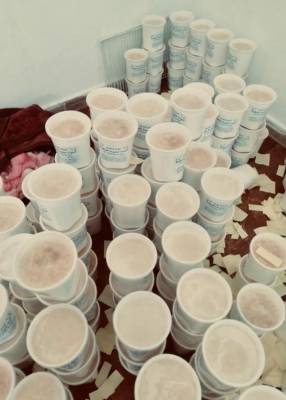 بالصور ...ضبط معمل البان يحوي كميات كبيرة فاسدة في الأزرق