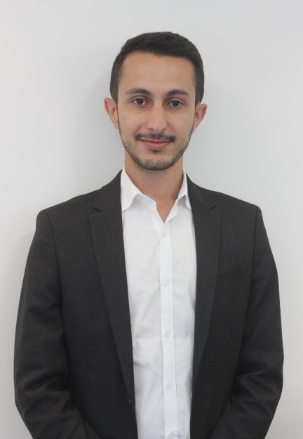 البكالوريوس في ادارة الاعمال والقانون من بريطانيا لـجمال ناصر الديك الف مبروك