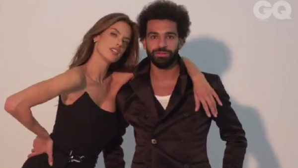 الفرعون صلاح ينشر فيديو دعائيا مع عارضة أزياء برازيلية (فيديو)