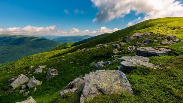 عاجل.. عدم استقرار جوي وامطار وتحذير من السيول