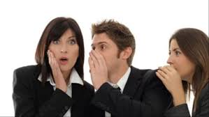 كم من الوقت يقضيه الرجال والنساء في النميمة كل يوم؟