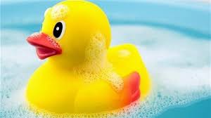 تحذير من البطة المطاطية.. خطر على الأطفال بسبب السر القذر (فيديو)