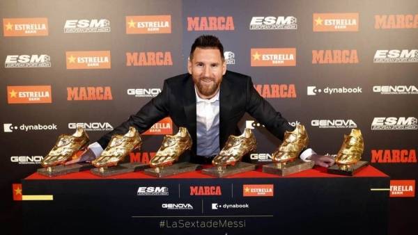 ميسي يتسلم جائزة الحذاء الذهبي