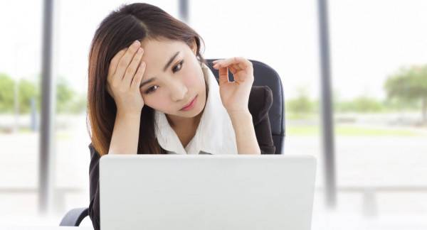 أطباء يُحددون مخاطر عمل المكتب