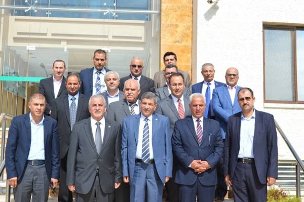 جامعة عمان الأهلية تتسلم راية الأتحاد الرياضي للجامعات الأردنية من نظيرتها الزيتونة