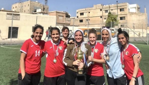 مدارس النظم الحديثة بنات تظفر بالمركز الأول في بطولة خماسي كرة القدم