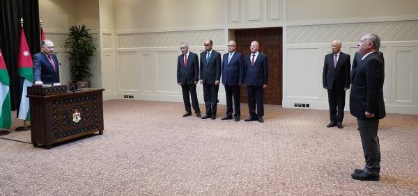 رئيس وأعضاء مجلس هيئة النزاهة ومكافحة الفساد يؤدون اليمين القانونية أمام الملك