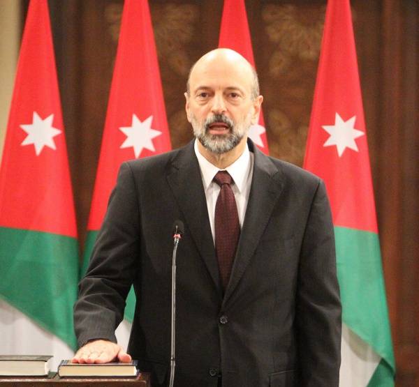 رئيس الوزراء : اطلاق حزمة من الحوافز الأحد