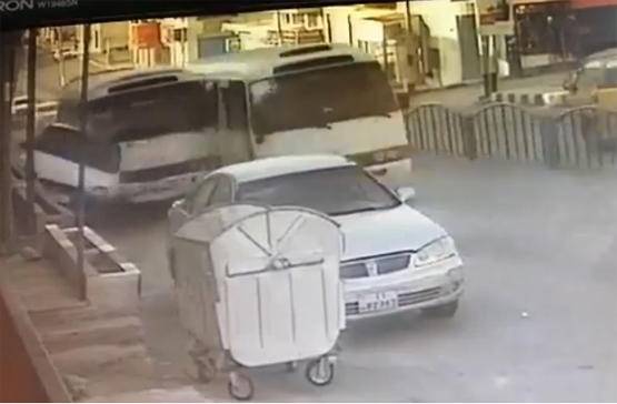 بالفيديو ..  ماذا قال مدير سير الكرك عن حادث تسابق حافلتين في الكرك