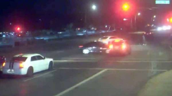 بالفيديو: حادث سير ينقذ عائلة من الموت بأعجوبة ؟