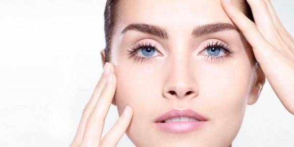 طريقة طبيعية لتنظيف الوجه...تعرفي عليها!