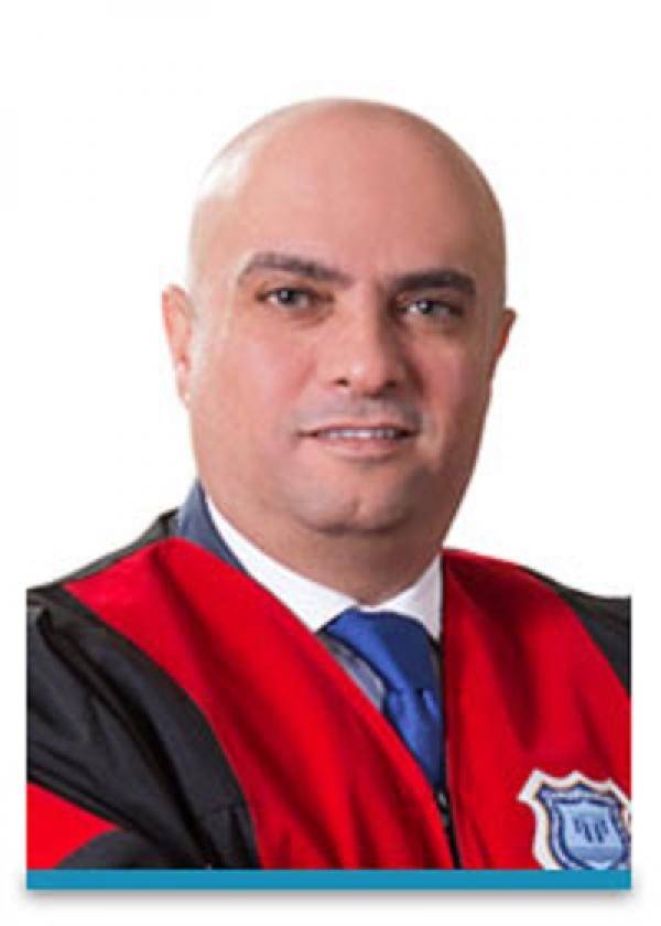 أسرة عمان الاهلية تهنىء د. علاء الحوراني بمناسبة حصوله على درجة الاستاذية