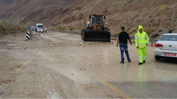 الأرصاد تحذر من الانزلاقات والسيول غداً