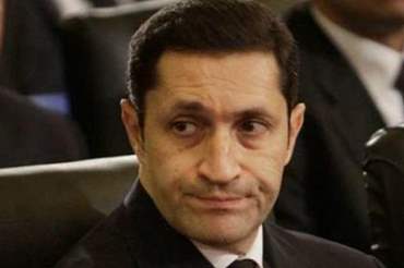 علاء مبارك ينشر تغريدة مُهينة عن مرسي:أكل الوز والبط