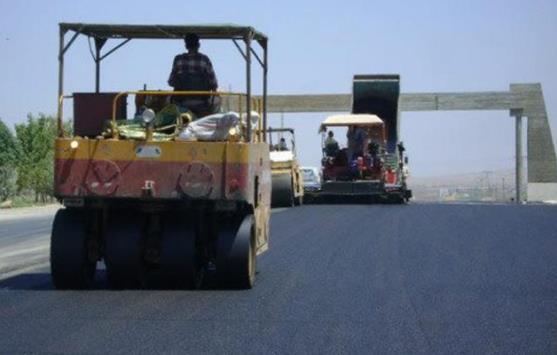 بلدية اربد تلزم مقاولاً باعادة تاهيل شارع بالكامل