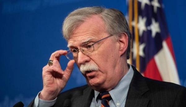 استدعاء بولتون للشهادة في تحقيق عزل ترمب