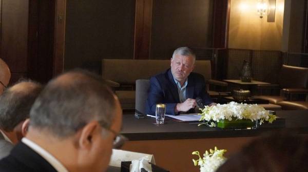 الملك يحث الجميع على مراقبة وتقييم البرنامج الاقتصادي ضمن حزمه المتتالية.