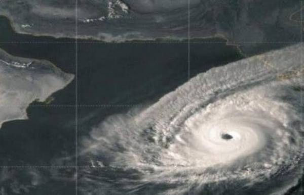 إعصار مداري من الدرجة الأولى يقترب من السعودية