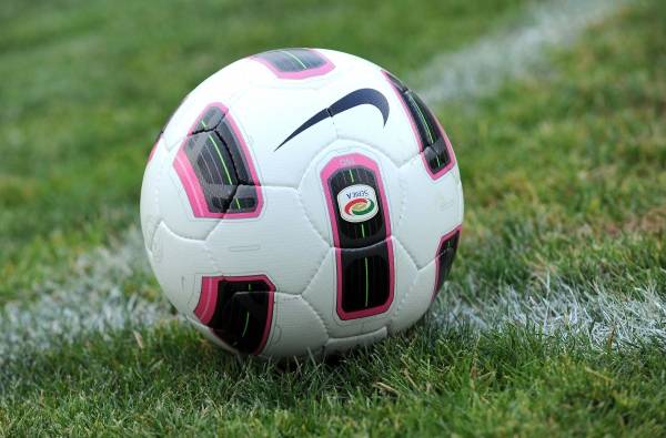 تمديد عقود تاجير ملاعب اندية المحترفين الكروية