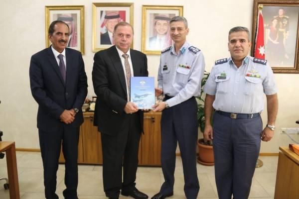 بحث التعاون بين عمان العربية وكلية الأمير فيصل الفنية  سلاح الجو الملكي