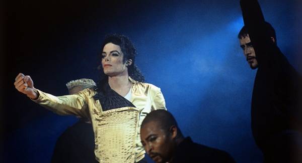 بالفيديو... نسخة طبق الأصل عن مايكل جاكسون يشعل مواقع التواصل الاجتماعي