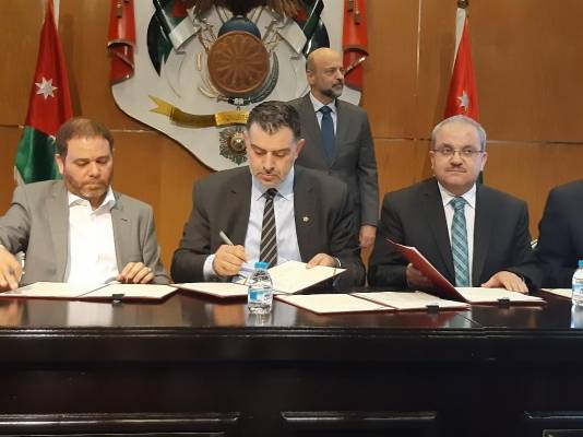 بحضور رئيس الوزراء  جامعة جدارا توقع إتفاقية تعاون مع وزارة العمل في مجال التدريب والتشغيل