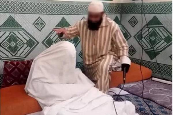 قي بلد عربي ...قتل زوجته أثناء قراءة الرقية الشرعية عليها