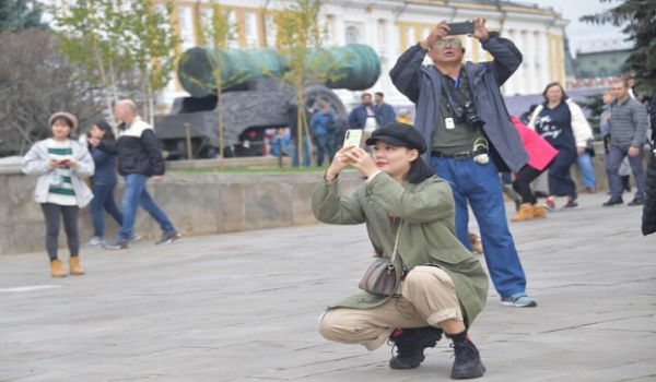 ما هي عادات السياح التي تزعج السكان المحليين؟