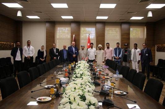 الملحق الثقافي العماني يزور الشرق الأوسط ويلتقي الطلبة العمانیین