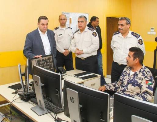 وزير المالية :علينا تغيير ثقافة العمل حتى يشعر المواطن بأن الامور تسير نحو الافضل