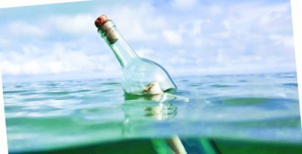 شاب يتلقى مفاجأة بعد 9 سنوات من إلقائه رسالة في المحيط