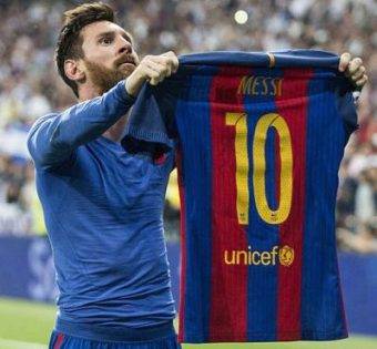 من هو اللاعب الوحيد الي طلب ميسي قميصة بعد المبارة