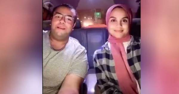 بالفيديو .. مسلمة ومسيحي ينشدان في مدح الرسول