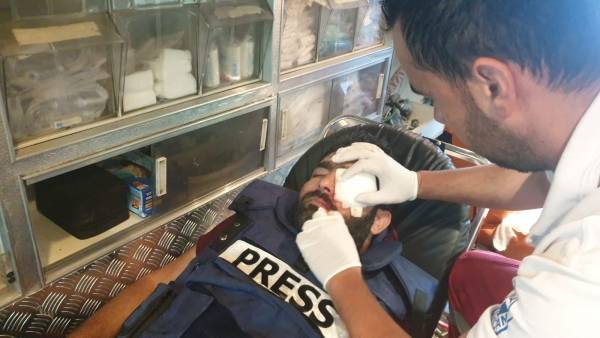 إصابة  الزميل الصحفي  معاذ عمارنة برصاصة في عينه