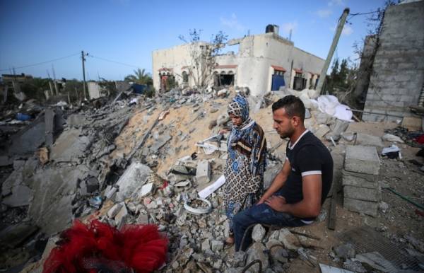 لم يتبق سوى بقايا فستان الزفاف.. صواريخ إسرائيل تدمر منزل عروسين في غزة «صور»