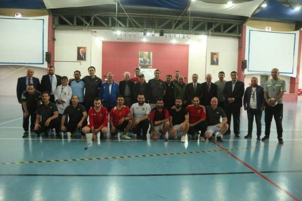 المولا يرعى مباراة ودية بين فريقي جامعة البترا وقناة رؤيا