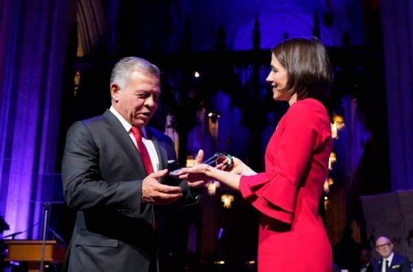 الملك يتسلم جائزة “رجل الدولة الباحث” في نيويورك الخميس