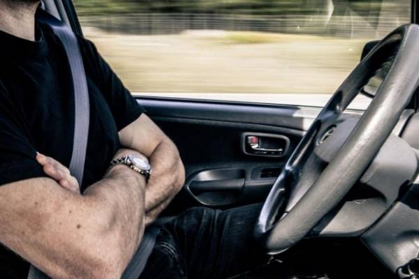 في الطقس البارد.. كم ثانية تحتاج من تشغيل السيارة حتى تحريكها؟