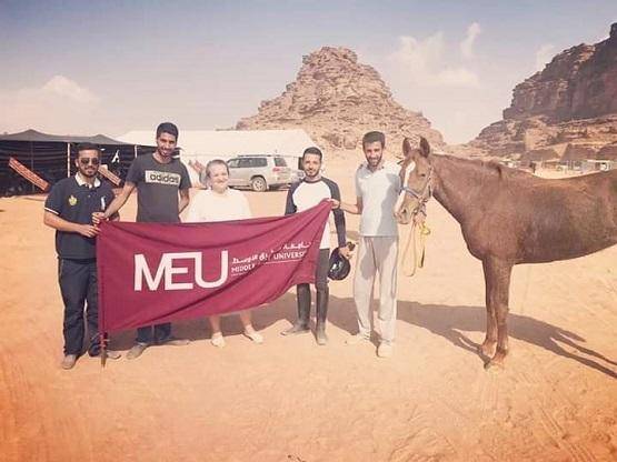 جامعة الشرق الأوسط تشارك في سباق الحسين الدولي للقدرة والتحمل