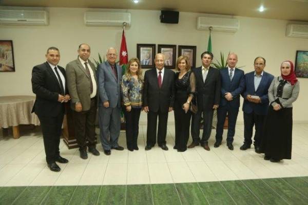 الفنانة أمل الدباس تشارك في الحفل التعارفي لنادي جامعة البترا